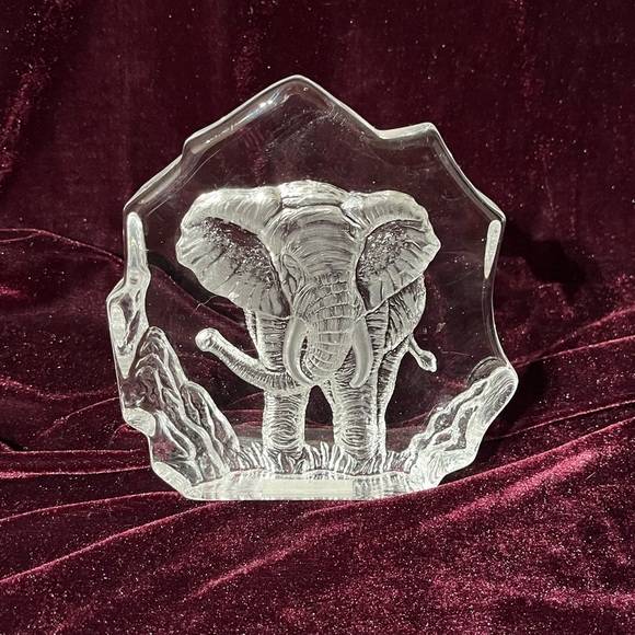 Elephant Glass Artwork Statue Clear Etched Paper Weight Vigour Giftland - Picture 1 of 8